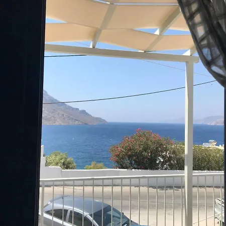 1 Bed - Sleeps 2 - Free Parking - Sea View