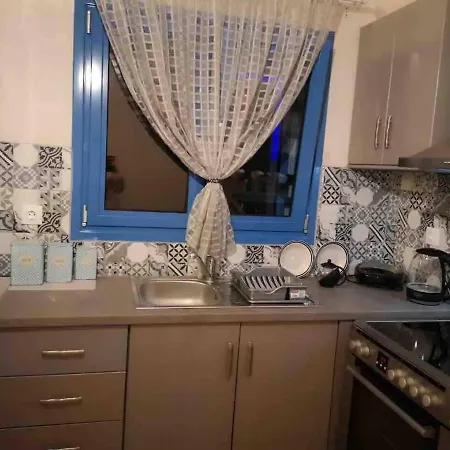 1 Bed - Sleeps 2 - Free Parking - Sea View